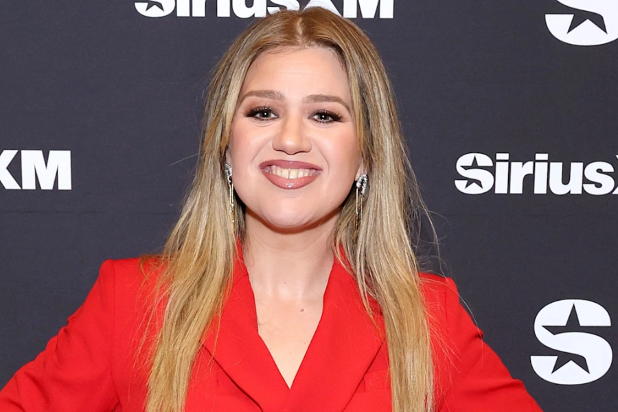 Kelly Clarkson's Height and Weight, Biography, Wiki, Net Worth ...